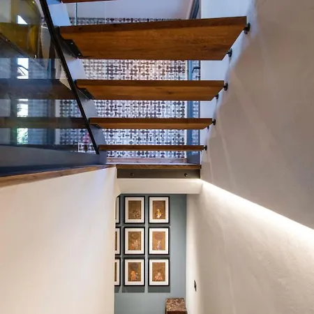 בקתה Premium Alpine - 4 Bedroom By Guestlee *